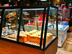 面包甜点陈列柜-Dough&Joe团憩(瑞虹天地月亮湾店)