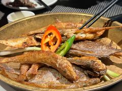 铜盘煎杂鱼-住家喜宴