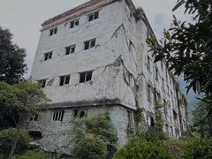 -四川汶川特大地震漩口中学遗址