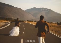 -现代经典婚纱摄影