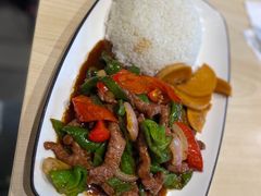 蚝油牛柳盖饭-汤去三面(骆驼店)