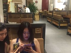 大堂-苹果树下艺术餐厅(宋庄店)