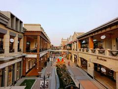 -王府井奥莱临潼小镇(临潼店)