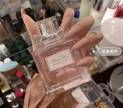 -Pink You美甲美睫纹绣定制中心