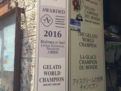 -Gelateria Dondoli