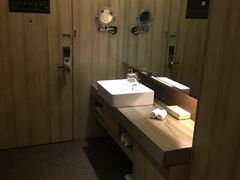 -西安大雁塔科技大学地铁站亚朵酒店