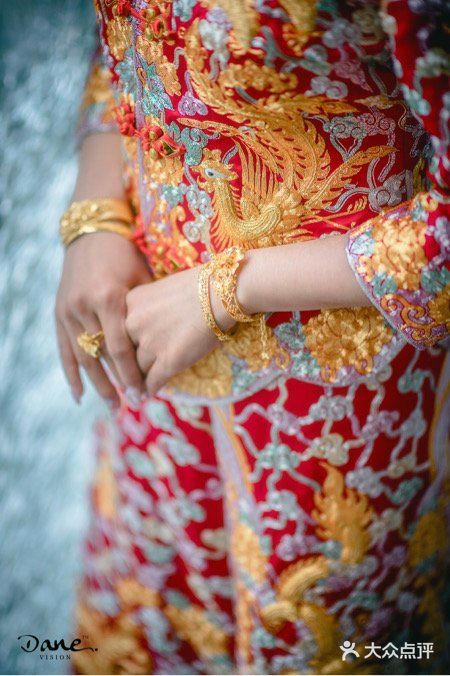 当你拖着长长的拖尾走向新郎的时候