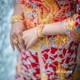 当你拖着长长的拖尾走向新郎的时候