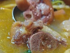 -帅巴人舅母子腊蹄民俗村