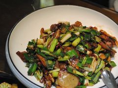 大蒜辣椒炒猪脸肉-何氏排骨(左家塘店)
