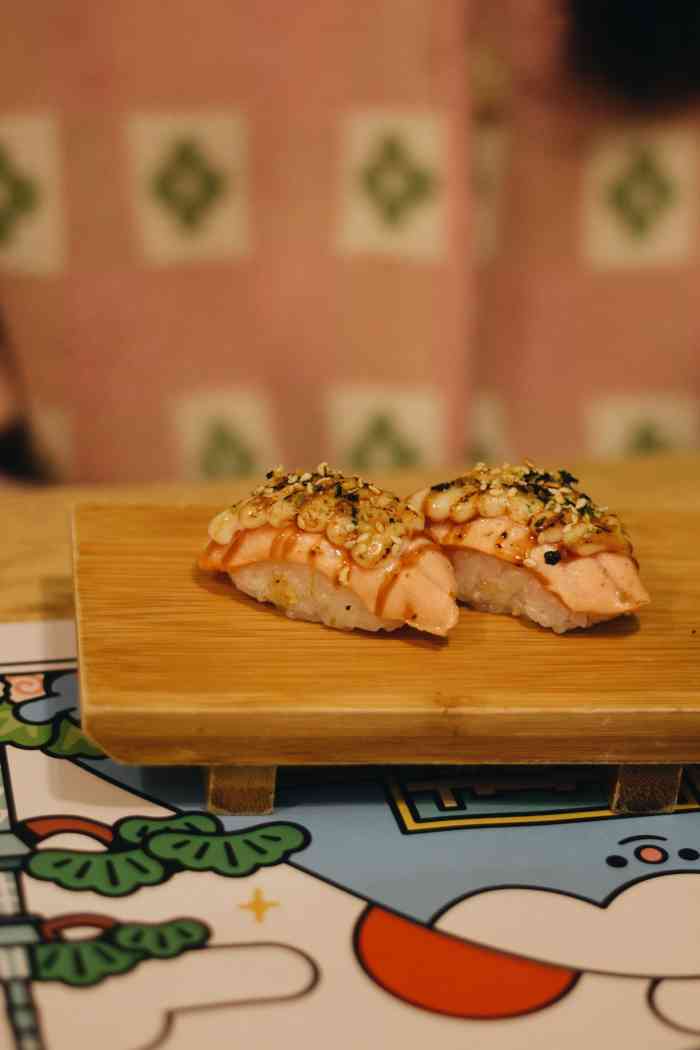 孚味和风寿司(良港东路店)-"是网红店,首先说环境,不知道是野猫还是什