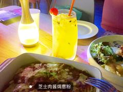 -樱花里音乐餐吧·牛扒椰子鸡(东圃店)