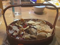 -帅巴人舅母子腊蹄民俗村