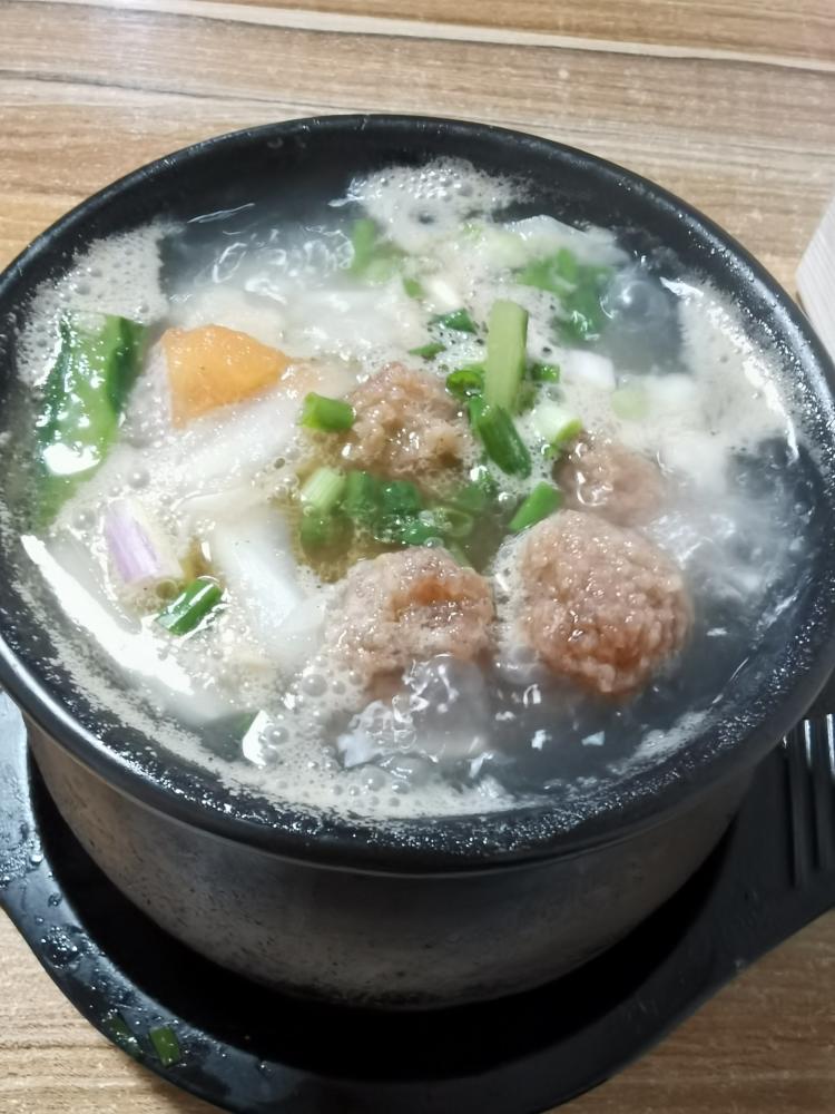 钟记罐罐香米线(黄竹路店)-"味道真的一般,番茄肉丸米线,没看到啥子番