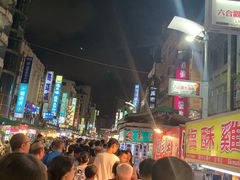 -六合夜市