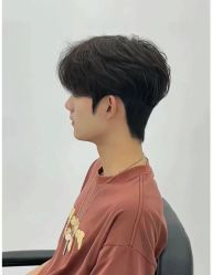 -一家只做男发烫染的店