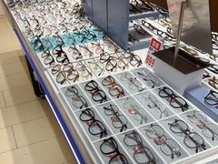 -美式眼镜·授权蔡司.依视路.尼康.豪雅.明月(南翔印象城店)