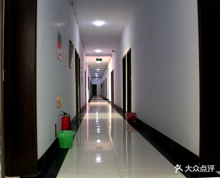 浅水湾聚财楼宾馆客房楼道图片 - 第13张