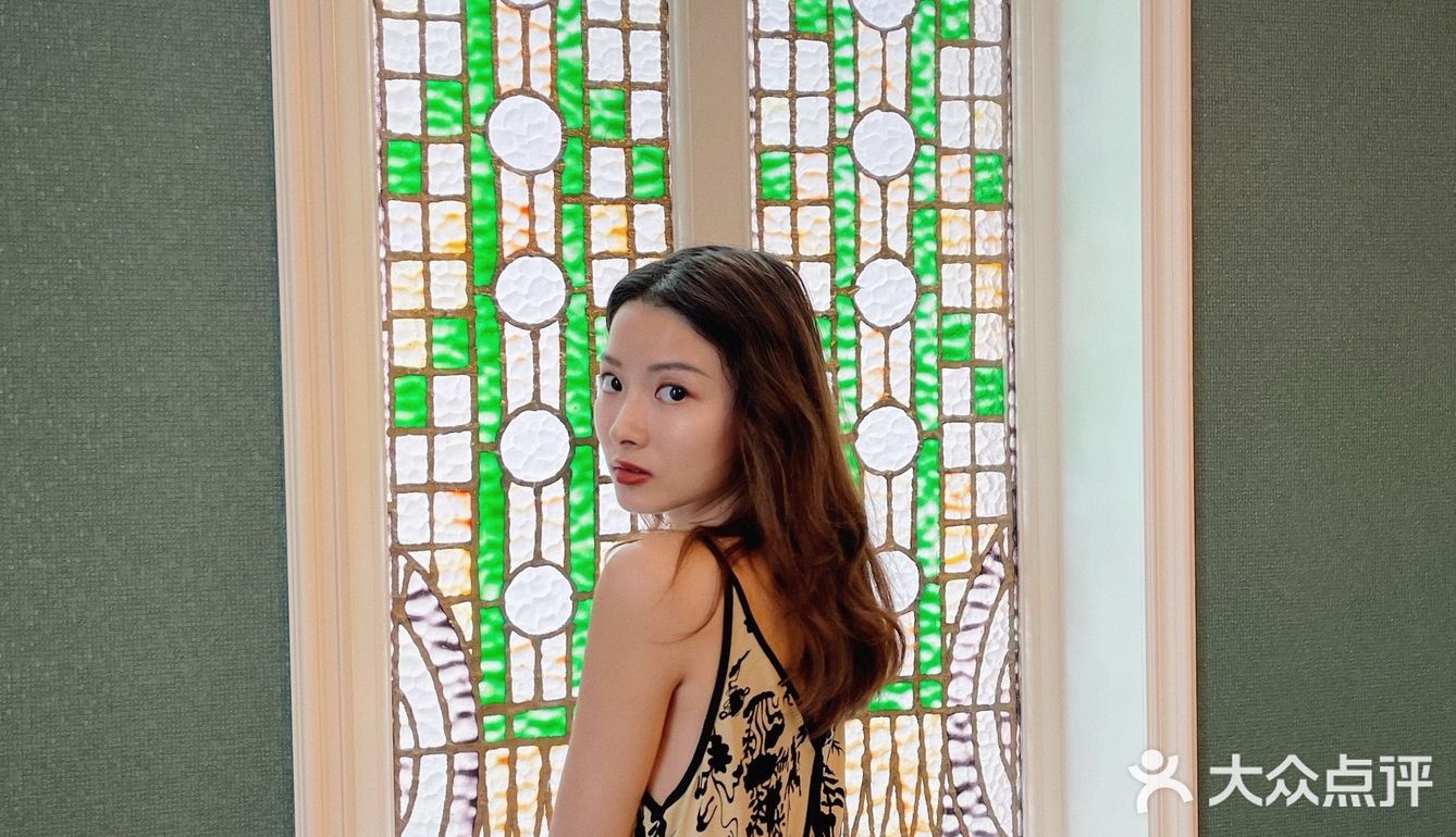 穿上国风旗袍，在百年洋楼品尝极致美食盛宴