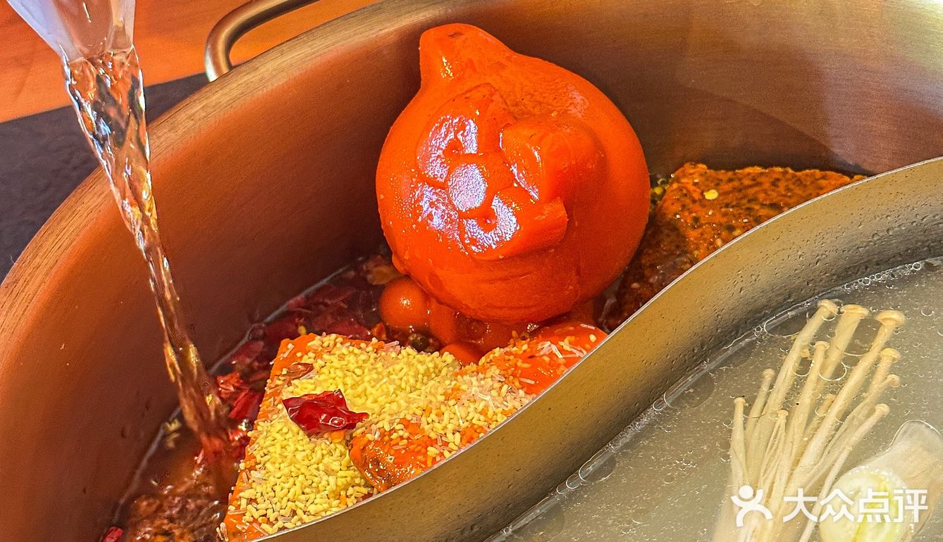 小熊锅底太可爱啦，麻辣鲜香这谁顶得住！