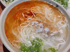 -亮亮面馆(经六路店)