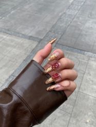 -花岐款式专研健康美甲沙龙