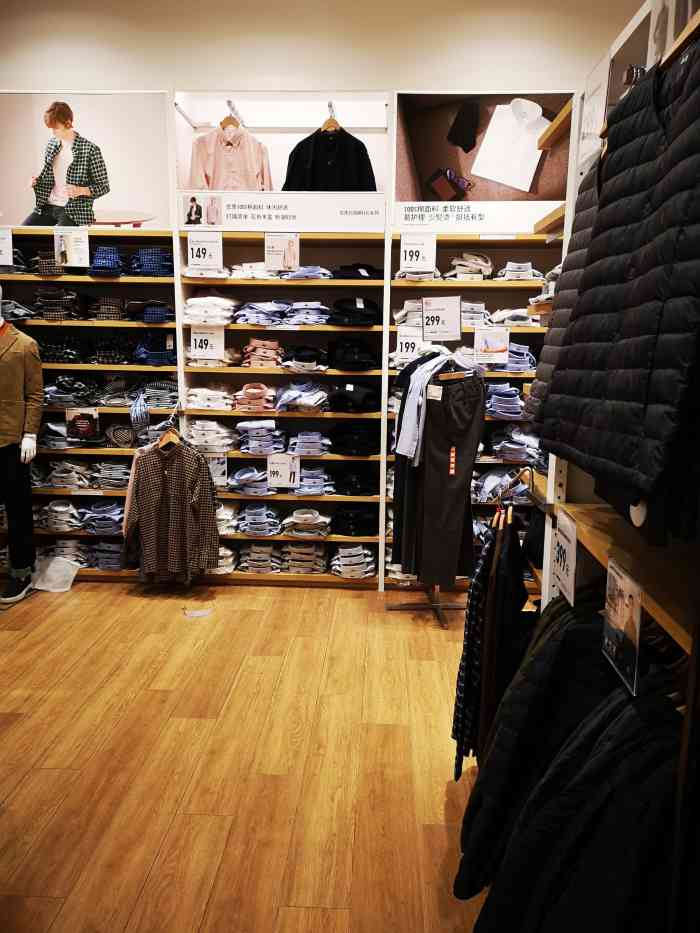 印象城优衣库店面还挺大,就是布局稍微觉得有点乱.
