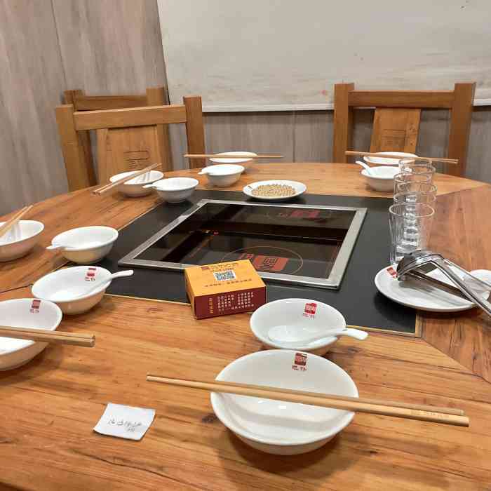 巴仆火锅(港口路店)-"大中午的 朋友非要吃地锅鸡 看了几家都觉.