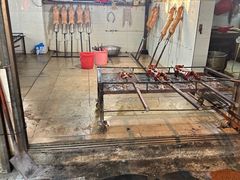 -黄记四更烤乳猪店