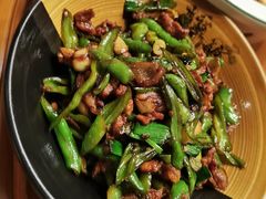 辣椒炒肉-醉美东江·三文鱼·烧鸡公