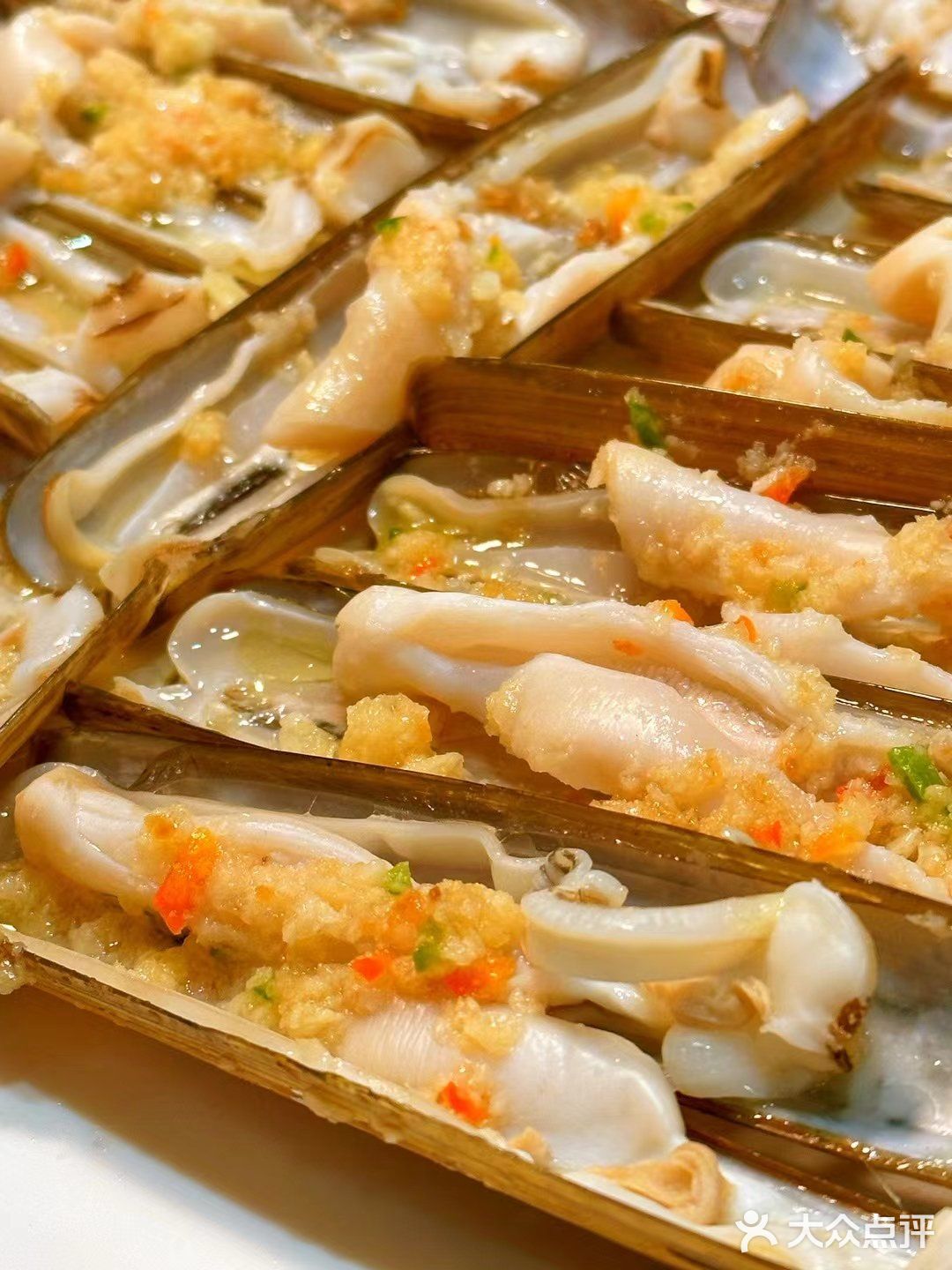翅叔港式酒家豪华盆菜：丰富食材，美味无穷