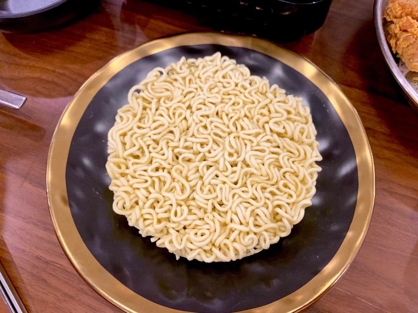 「辛拉面」 一整块面饼.