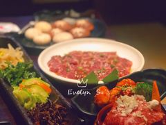 -山川小町·极番烧肉(新地假日广场店)