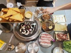 -围炉肉舍•炭烤活鳗•丹东海鲜烤肉(步行街店)