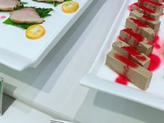 -亚洲国际大酒店·云顶阁旋转自助餐厅
