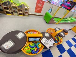 -莫莉幻想儿童乐园(三河燕郊永旺店)