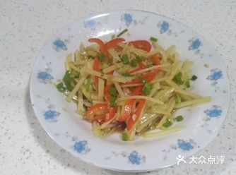 土豆丝最下饭的方式就是做成酸辣土豆丝