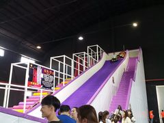-嘿哟动霸CHUA·新潮玩运动娱乐中心·蹦床滑冰团建乐园