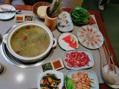 臻品鲜切牛肉-四点金粥底火锅(沂州里店)