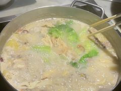 -尚尚仙·酸汤猪手·猪肚鸡火锅(华联万柳购物中心店)