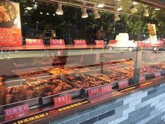 面包甜点陈列柜-四季小馆·地道北京小吃(广百店)