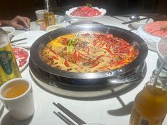 -茅草房·河畔园林火锅