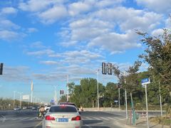 -佘山地铁站-停车场