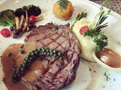 -Chom Cafe and Restaurant