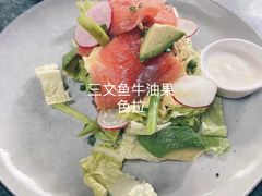 烟熏三文鱼牛油果蛋饼-Lokal(武康路店)