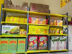 -咻啵翔翔零食基地(万达广场店)