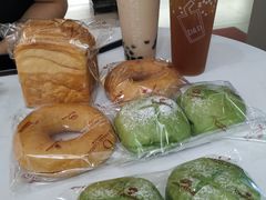 -顶东面包花园·生日蛋糕(世博店)
