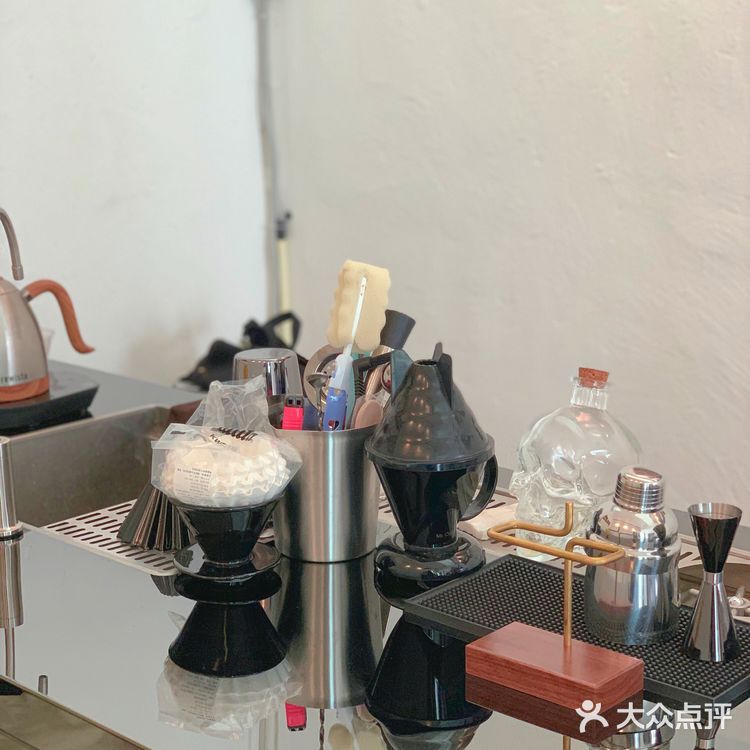 废墟里的超酷机车咖啡店🛺就是开着玩儿