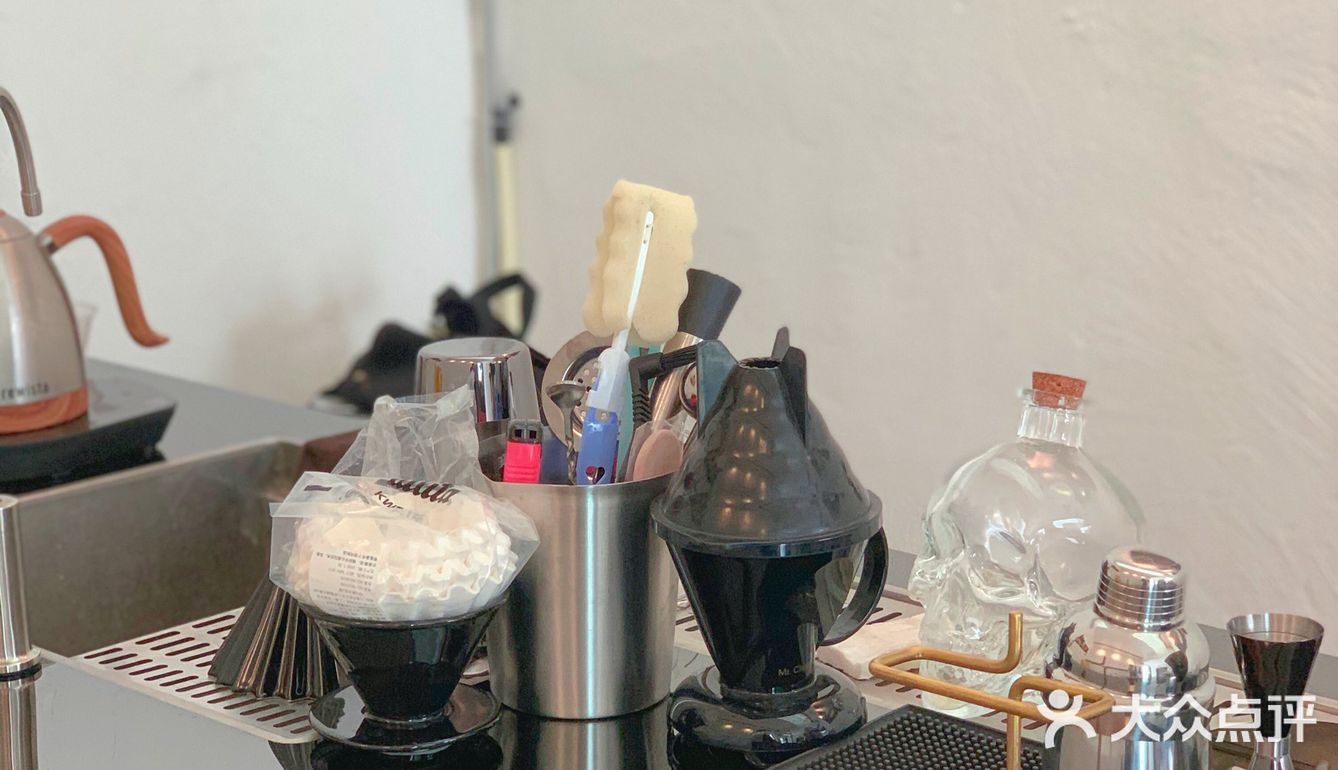 废墟里的超酷机车咖啡店🛺就是开着玩儿