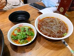 万记特色酸辣粉-万记麻辣烫国展总店